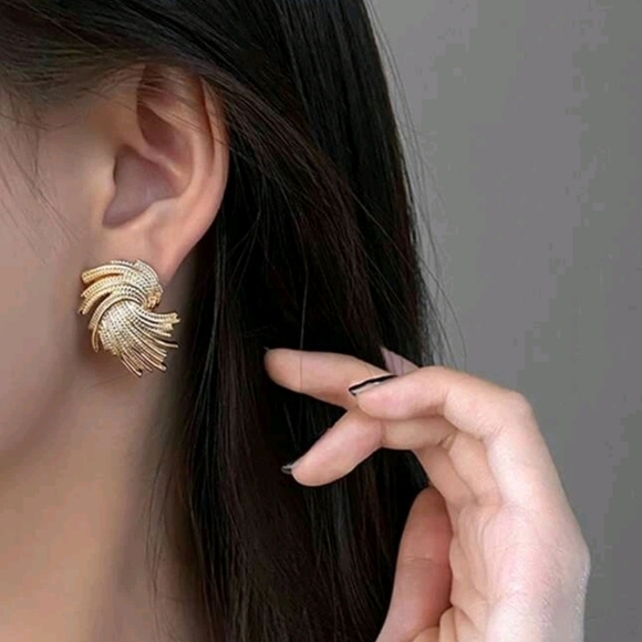 💖 2/$30 Womens earrings gold dainty statement elegant small stud wedding event - Picture 4 of 16